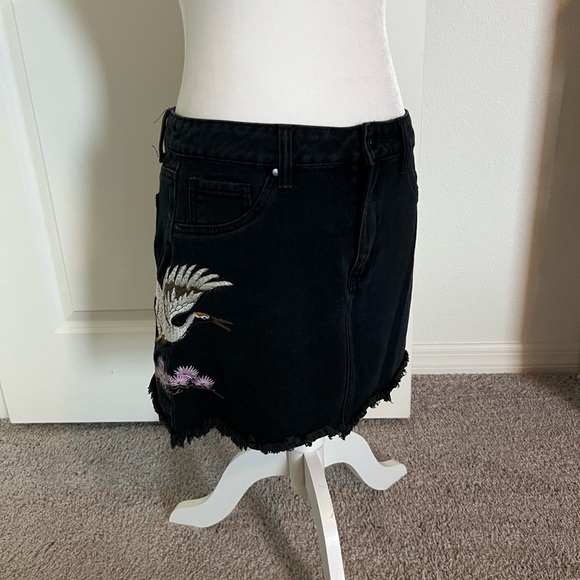 EUC Boohoo Black Denim Skirt Crane Embroidery 8 - Picture 5 of 9